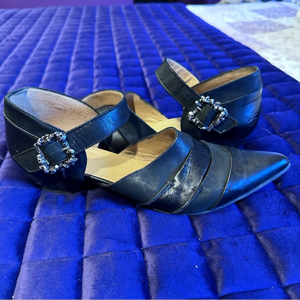 Fluevog Truth Allison Skull-Buckled Mary Jane in Black 🖤🩶